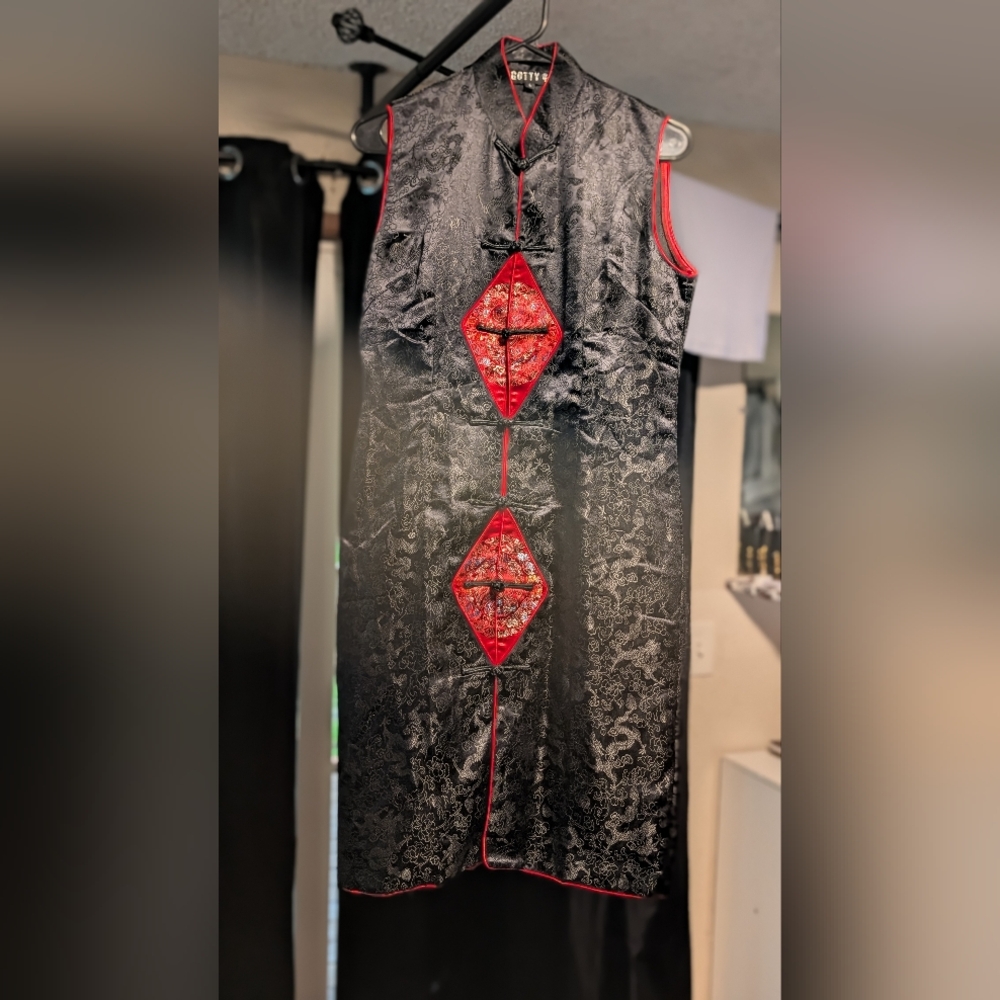 Tang Yi Chinese traditional black and red brocade cheongsam/qipao dress.